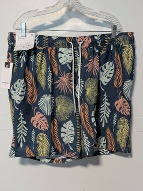 Goodfellow & Co Tropical Leaf Trunks